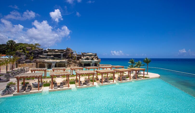 Dominican cabanas with ocean and pool view